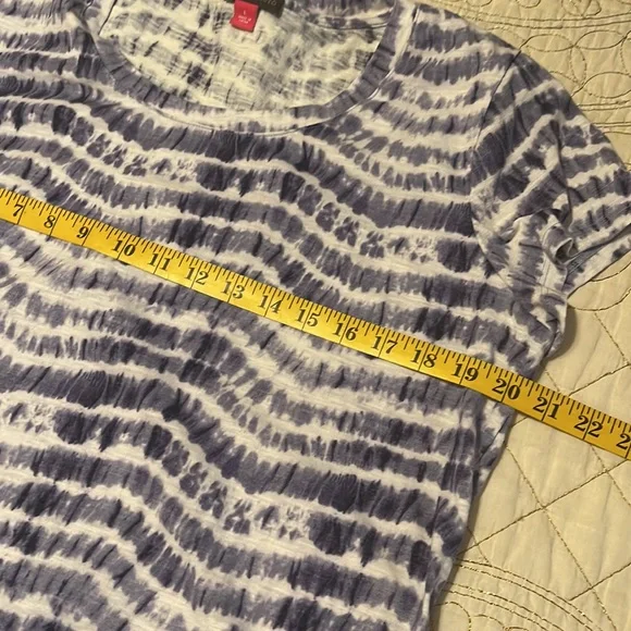 VINCE CAMUTO Top. Size Large - Picture 9 of 11